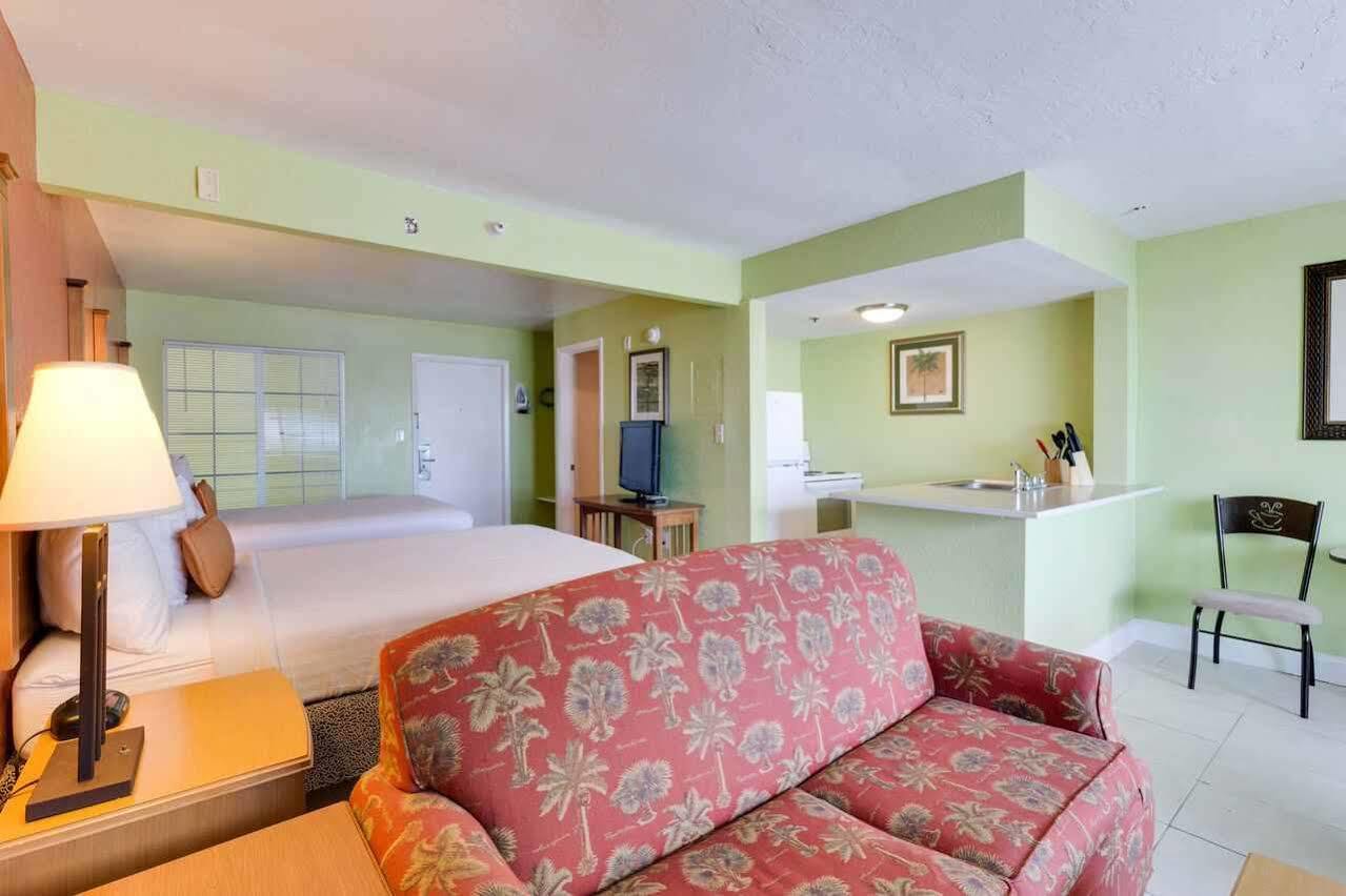 Pierview Hotel And Suites Fort Myers Beach Exterior photo